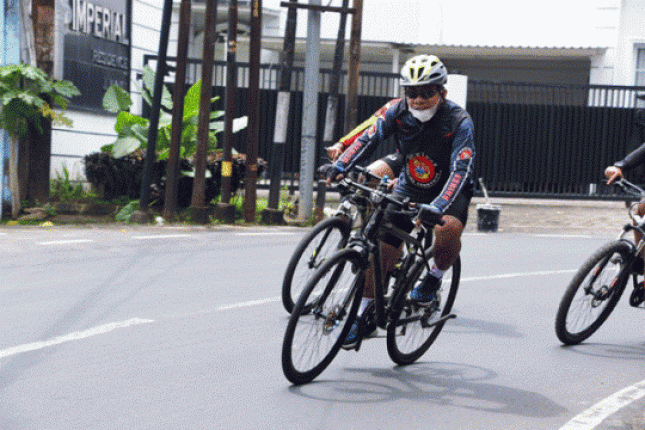 Perwira Utama Pasmar 1 Ikuti Olahraga Bersepeda Gembira 