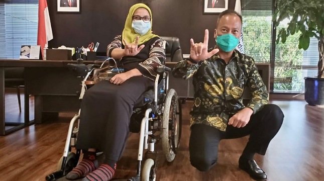 Menperin Agus Gumiwang Kartasasmita saat bertemu dengan Aktivis dan Pejuang Hak-hak peyandaang disabilitas Yuktiasih Proborini