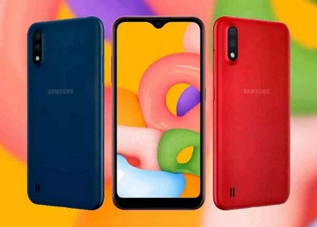 Penampilan Samsung Galaxy M02 dengan dua varian yaitu merah (red) dan biru (blue). (Foto: gadgettendency.com)