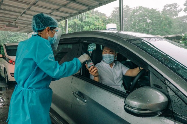 Le Minerale bekerja sama dengan Rumah Sakit di DKI Jakarta untuk membantu memenuhi asupan mineral para pasien antrian Drive Thru test Covid-19.