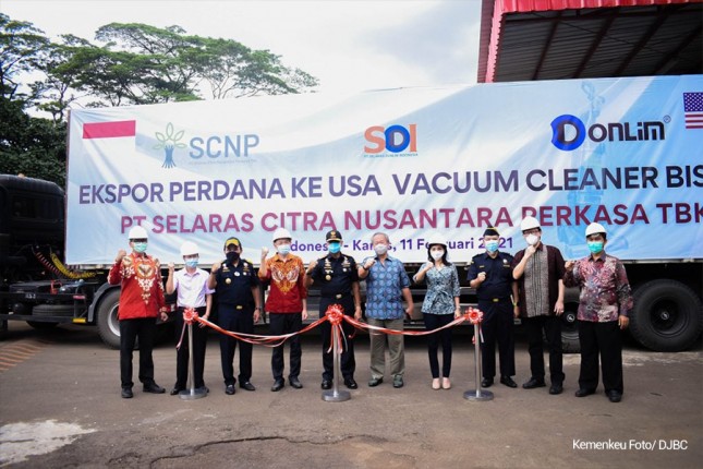 PT. Selaras Donlim Indonesia (PT. SDI) sebagai perusahaan penerima fasilitas Kawasan Berikat wilayah pengawasan dan pelayanan Bea Cukai Bogor, sangat mengapresiasi fasilitas Kawasan Berikat yang diberikan oleh Pemerintah.