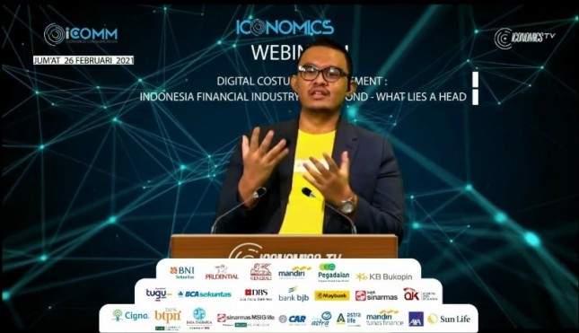 Founder & CEO Iconomics Bram S. Putro saat membuka Indonesia’s Most Popular Digital Financial Brands Award (Millennials’ Choice) 