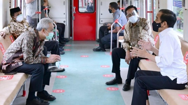 Presiden Jokowi menguji coba pengoperasian Kereta Rel Listrik (KRL) Lintas Yogyakarta-Solo