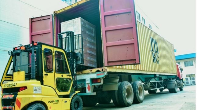 PT. Pampas - Nextron Teknologi Indonesia lepas ekspor kedua kali untuk produk Set Top Box sebanyak empat kontainer (40.400 unit atau senilai USD705.309) ke Brasil