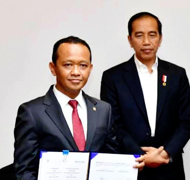 Kepala BKPM Bahlil Lahdalia didampingi Presiden Jokowi dalam pendandatangan kerjasama investasi Hyundai (ist)