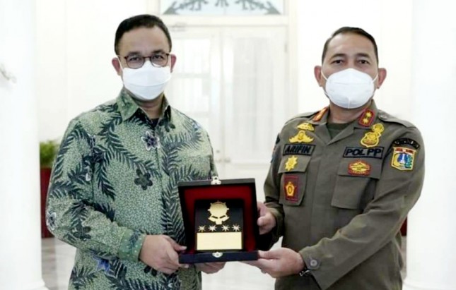 Gubernur DKI Jakarta Anies Baswedan Raih Penghargaan daei Kemendagri