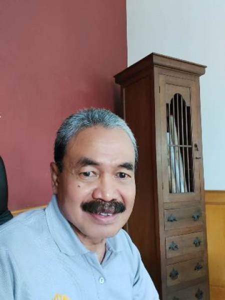  Wakil Ketua Umum Forum Masyarakat industri Rokok Seluruh Indonesia (Formasi) Ahmad Guntur 
