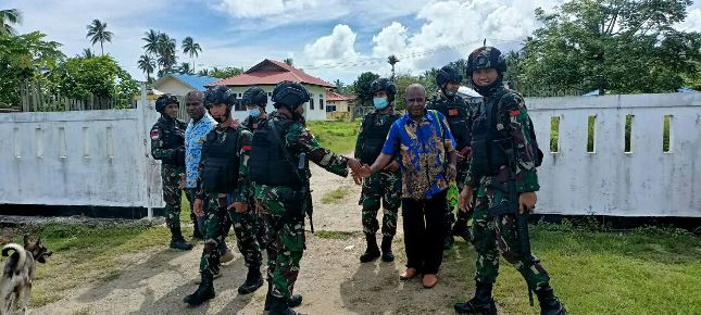 TNI Jalin Silaturahmi Dengan Tokoh Adat Papua