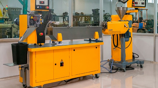 Mesin testbed melt spinning untuk pengembangan bahan baku tekstil fungsional yang berada di Balai Besar Tekstl (BBT) Bandung