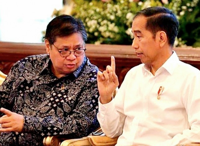 Presiden Jokowi dan Menko Perekonomian Airlangga Hartarto