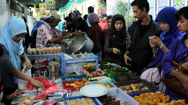 Pasar sore kauman Yogyakarta