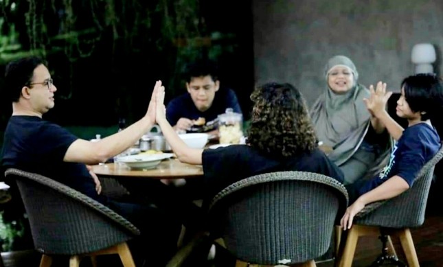 Makan malam Keluarga Gubernur Jakarta Anies Baswedan