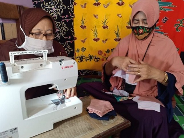 Semangat Milenial Ditengah Usia Senja, Komitmen Binaan Pertamina Populerkan Batik Kalimantan