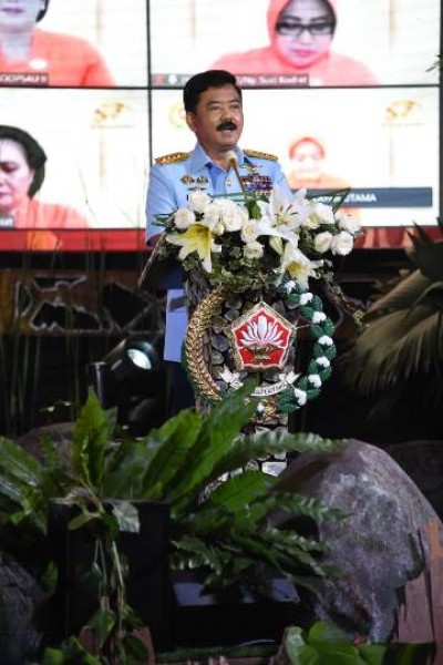 Panglima TNI Marsekal TNI Hadi Tjahjanto, S.I.P