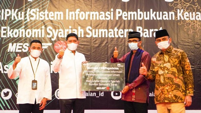 Pegadaian Serahkan Aplikasi Sistem Informasi Pembukuan Keuangan Kepada MES Kota Padang