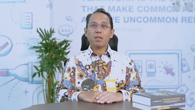 Direktur Utama Bank Mantap Elmamber P Sinaga saat paparan Obligasi