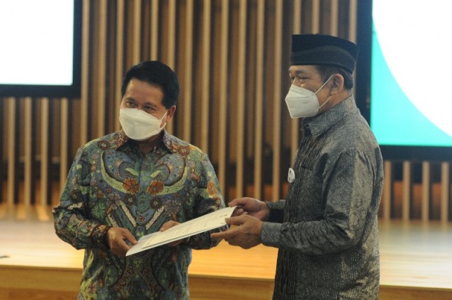 Dirut Bank Syariah Indonesia bersama Baznas saat peresmian UPZ
