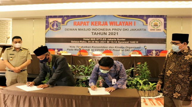 Kerjasama penyaluran dana BOTI tersebut ditandatangani oleh Direktur Kredit UMK & Usaha Syariah Bank DKI, Babay Parid Wazdi dan Ketua Dewan Masjid Indonesia Provinsi DKI Jakarta, H. Ma’mun Al Ayyubi 