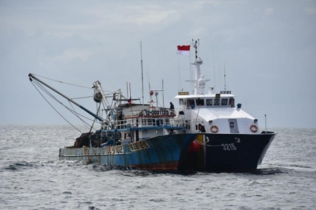 KKP Ringkus Dua Kapal Illegal Fishing Berbendera Filipina di Laut Sulawesi 