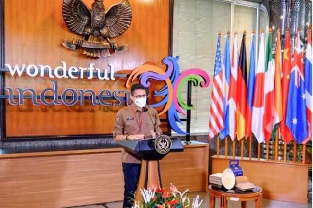 Menteri Pariwisata dan Ekonomi Kreatif/Kepala Badan Pariwisata dan Ekonomi Kreatif, Sandiaga Salahuddin Uno dalam acara weekly press briefing, yang berlangsung secara hybrid, dari Gedung Sapta Pesona, Jakarta, Rabu (2/6/2021). (Dok: Kemenparekraf)