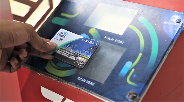JakCard, kartu prabayar yang diterbitkan oleh Bank DKI selama ini sudah dipergunakan e-ticket berbagai moda transportasi publik 
