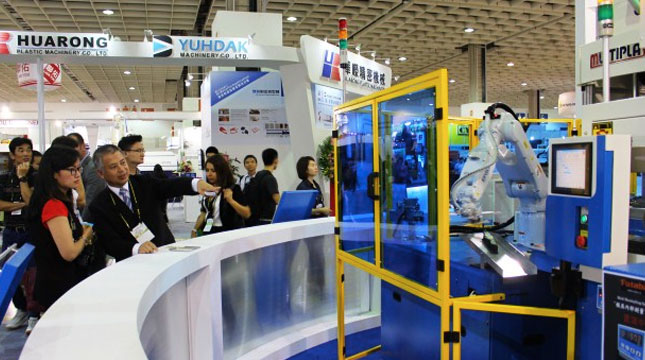 Taipei Plas 2016, sebuah pameran mesin pencetak plastik dan karet, di Taipei, 12-14 Agustus 2016. (Irvan AF/Industry.co.id)