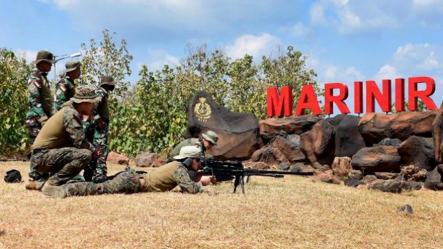 Prajurit Marinir Tembak Sniper