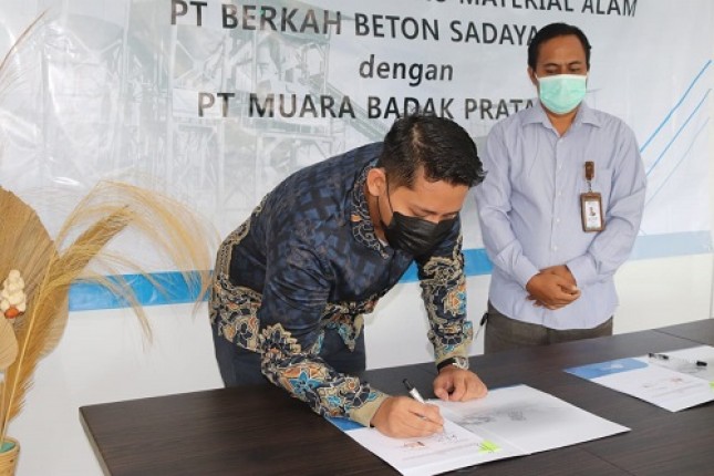 Hasan Muldhani, Direktur BBS (Baju Batik)