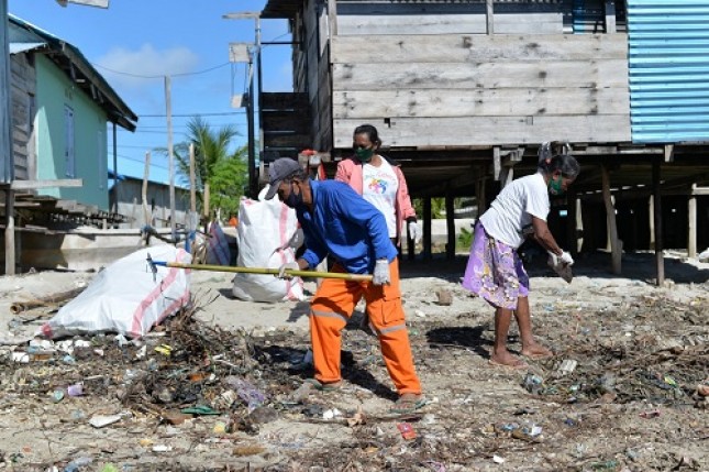 Perangi Sampah Laut di Dobo, KKP Kumpulkan Ratusan Kilo Sampah