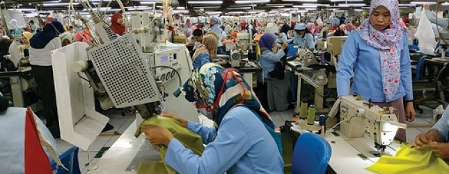 Karyawan pabrik PT Pan Brothers Tbk sedang sibuk menyelesaikan tugas-tugas mereka. Total karyawan perusahaan garmen tersebut hingga kini telah mencapai 31.000 orang. (Foto: Humas PT Pan Brothers Tbk)