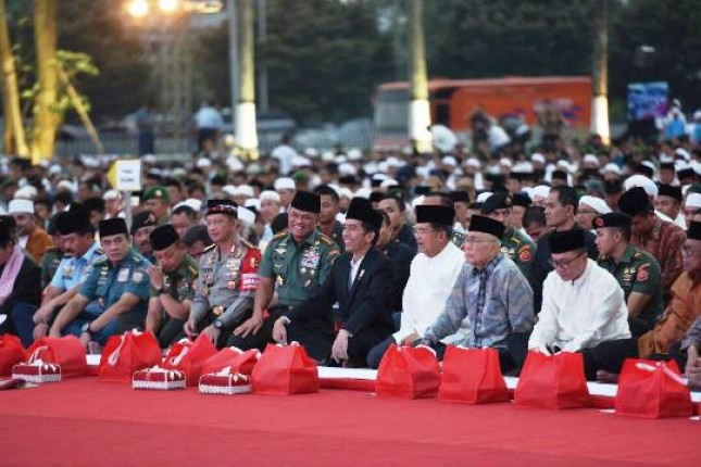 Panglima TNI dan Presiden Jokowi Buka Puasa Bersama ( Humas Setkab)