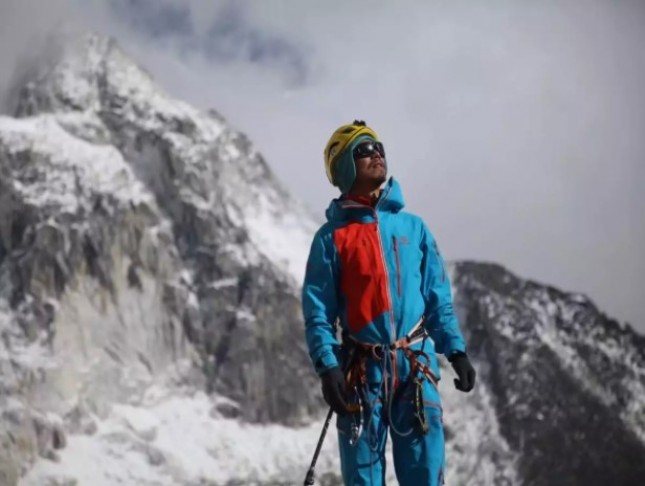 Zhang Hong, Pendaki Pria Asal China Berhasil Mendaki Gunung Everest (Dok: Timesofindia)