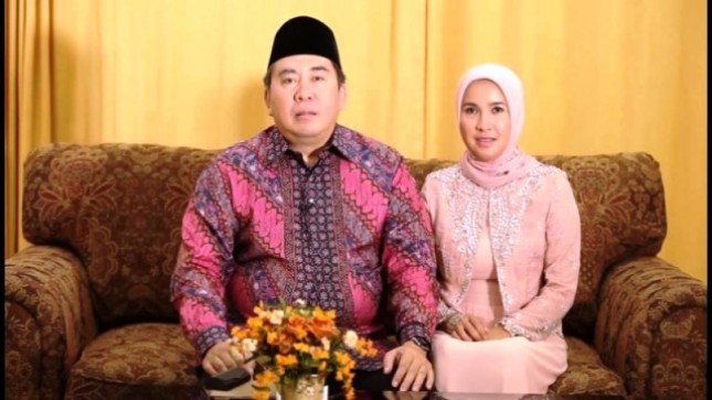 Gubernur Ridwan Mukti dan istri Lily Mardiati Maddari (Foto Ist)