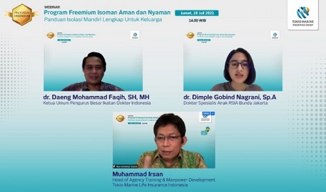 Ketua Umum PB Ikatan Dokter Indonesia dr. Daeng M. Faqih SH, MH dan Dokter Spesialis Anak RSIA Bunda Jakarta dr. Dimple Gobind Nagrani, Sp. A, dengan moderator Head of Agency Training & Manpower Development PT Tokio Marine Life Insurance Indonesia, Muhammad Irsan.