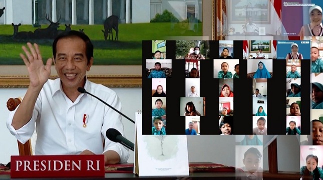 Presiden Joko Widodo berdialog melalui konferensi video bersama sejumlah anak