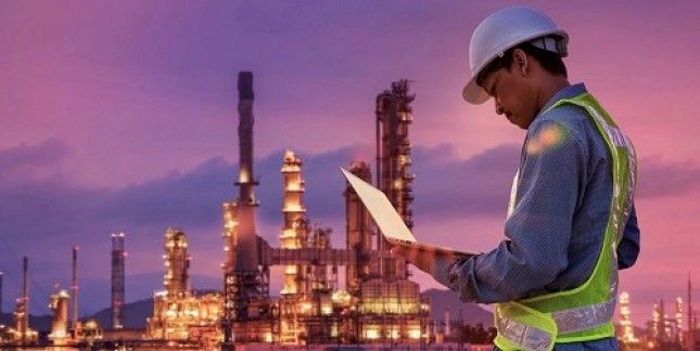 Oil refinery build with use of technology