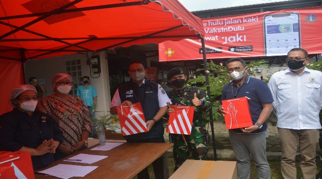 Gubernur DKI Jakarta Anies Baswedan bersama Bank DKI