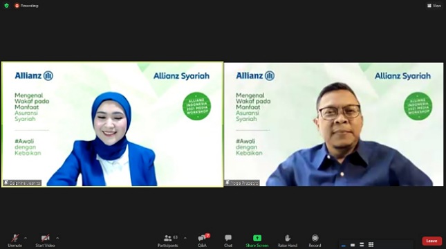 Yoga Prasetyo, Pimpinan Unit Usaha Syariah Allianz Life Indonesia (kanan)