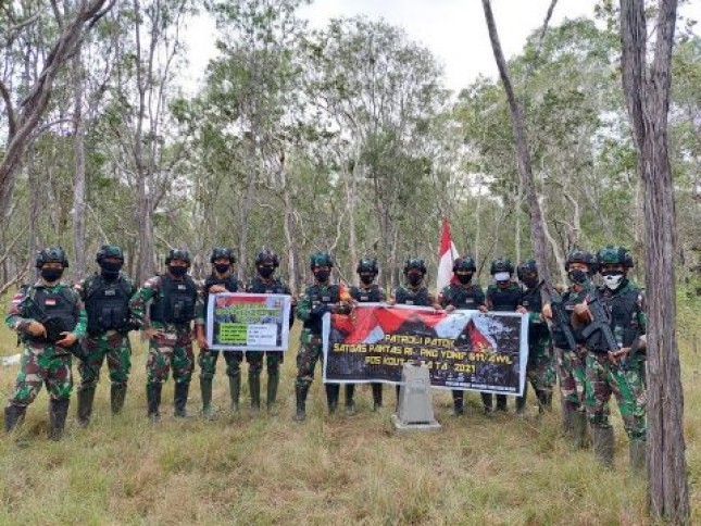Personel TNI Pos Kout (Komando Utama) Sota dari Satgas Yonif 611/Awang Long