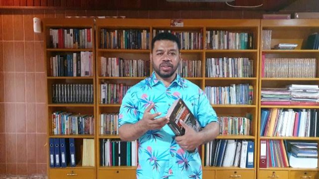 Waka I Komite I DPD RI Dapil Papua Barat Dr. Filep Wamafma, SH.,M.Hum, C.L.A