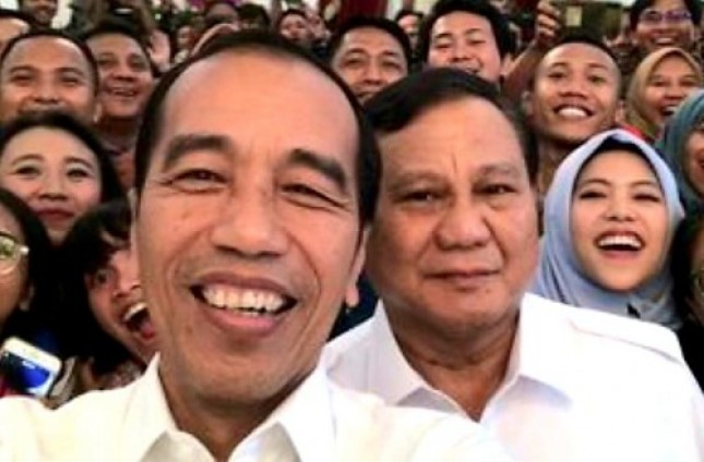 Jokowi dan Prabowo bersama awak media di Istana (foto Dok KOMPAS.com sebelum ada pandemi Covid-19) 