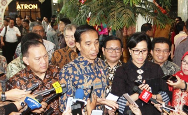 Gubernur BI Agus Martowardojo bersama Preseiden Jokowi dan Menkeu Sri Mulyani (Foto Rizki Meirino)