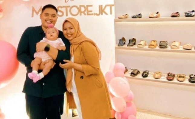 Berawal dari Reseller, pasangan Dinda dan Arief kini miliki puluhan booth penjualan sepatu