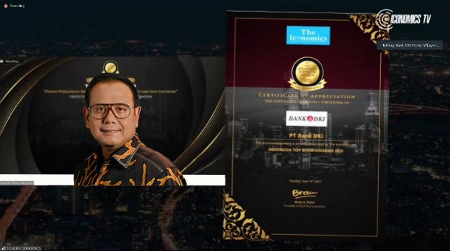 Penghargaan ini diterima oleh Direktur Keuangan merangkap Plt. Direktur Utama Bank DKI, Romy Wijayanto