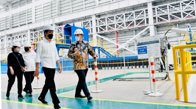 Presiden Joko Widodo meninjau sekaligus meresmikan Pabrik Hot Strip Mill #2 milik PT Krakatau Steel (Persero) Tbk