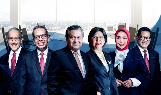 Gubernur BI Perry Warjiyo (tengah) bersama jajaran Dewan Gubernur Bank Indonesia