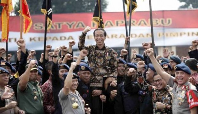Presiden Jokowi dan Kapolri Tito Karnavian dalam sebuah acara di Mako Brimob (Foto Ist)
