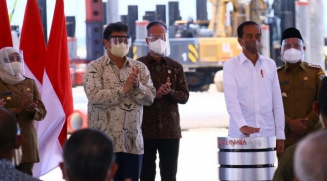 Presiden Joko Widodo (Jokowi) saat melakukan groundbreaking smelter PT Freeport Indonesia di KEK Gresik