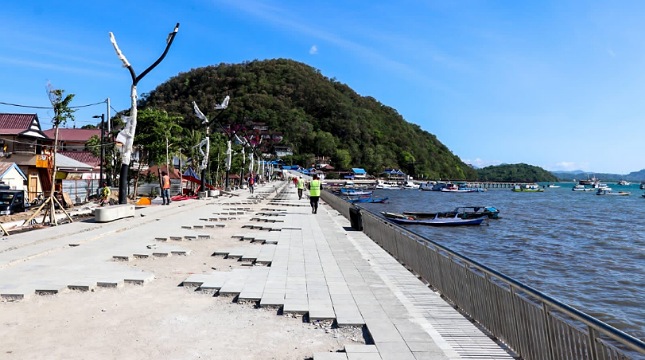 Penataan Kawasan Waterfront Pantai Marina - Bukit Pramuka Labuan Bajo