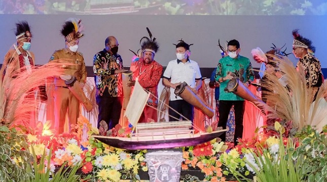 Sandiaga Uno Buka Konferensi Besar Masyarakat Adat Papua ke-IV